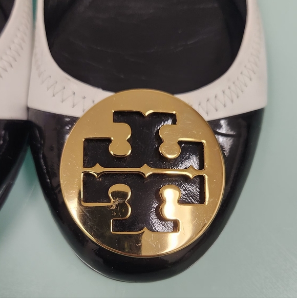 Tory Burch Black and White Flats with Gold Logo GREAT CONDITIONS - Picture 6 of 11